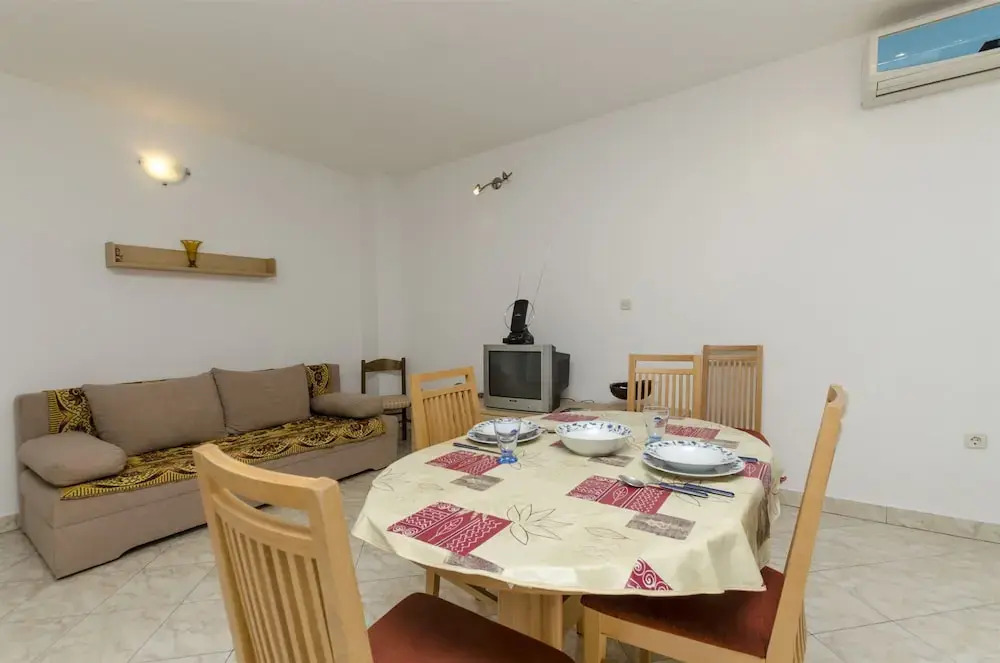 Apartments with parking space Supetar, Brac - 11278