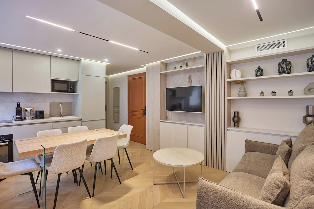 Residence AC Champs de Mars Eiffel Tower by Studio Prestige