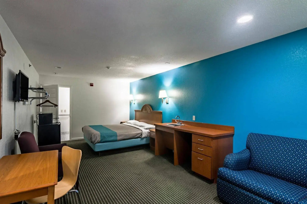Motel 6-Azle, TX