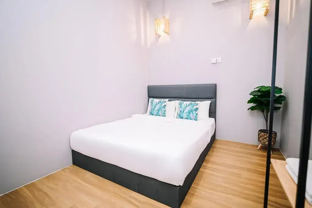 Swing & Pillows - 87 Chulia St, Georgetown Penang