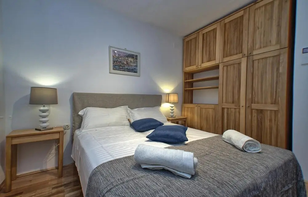 Stunning Home in Prizba With Wifi and 6 Bedrooms