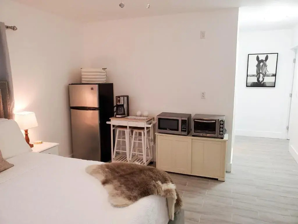 Stylish & Newly-Renovated Suites near Las Olas