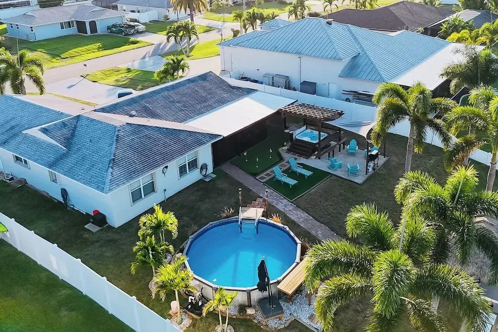 Hot Tub, Pool & Putting Green: Cape Coral Oasis!