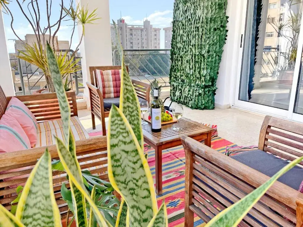 2BR Seaview Penthouse in center