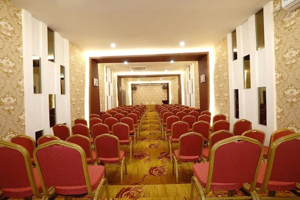 Green Rose Hotel