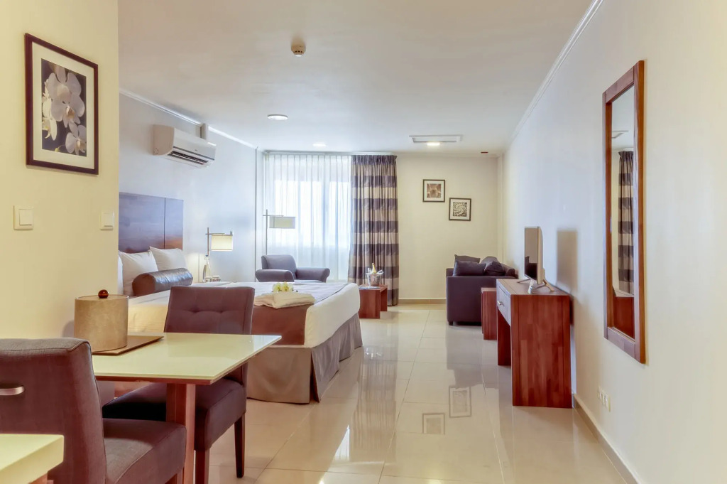 Majestic City Suites & Beach Hotel