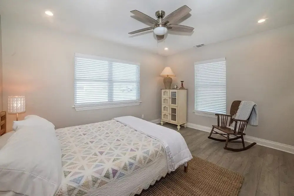 Anchorage Haus 3 Bedroom Home by RedAwning