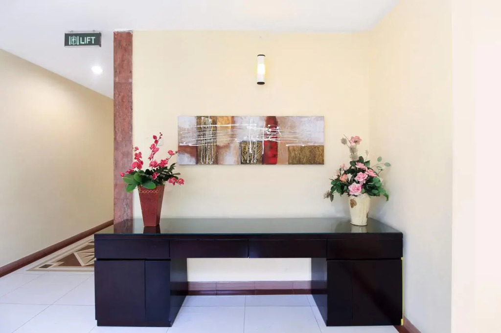 Capital O 175 K-60 Residence