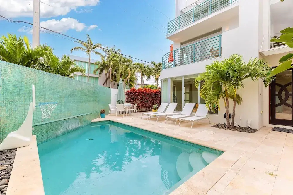 NEW 3-story Townhome With Pool Room Expansive Balcony Seconds Away From Las Olas