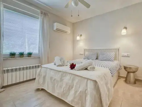 Holiday Home Petite Fleur by Interhome