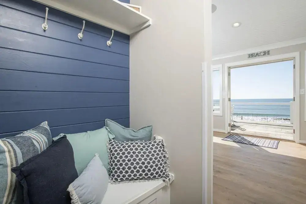 The Green Flash 4 Bedroom Home by RedAwning