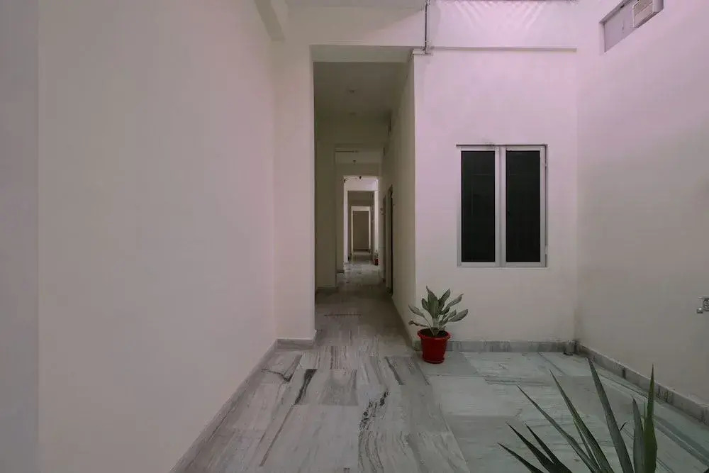 OYO 12193 Sandhya Hotel