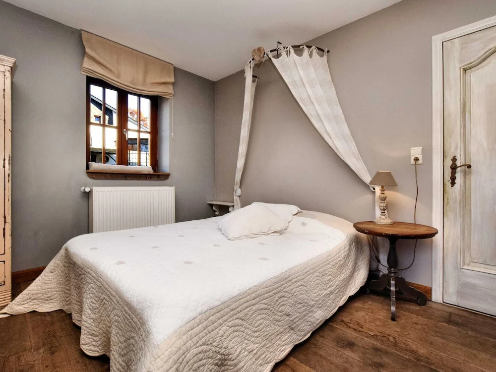 Rustic holiday home in Halleux