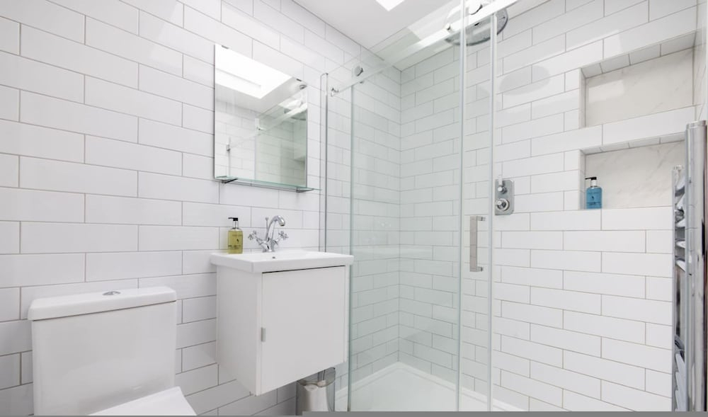 The Thames Embrace 3 BR & Garden House