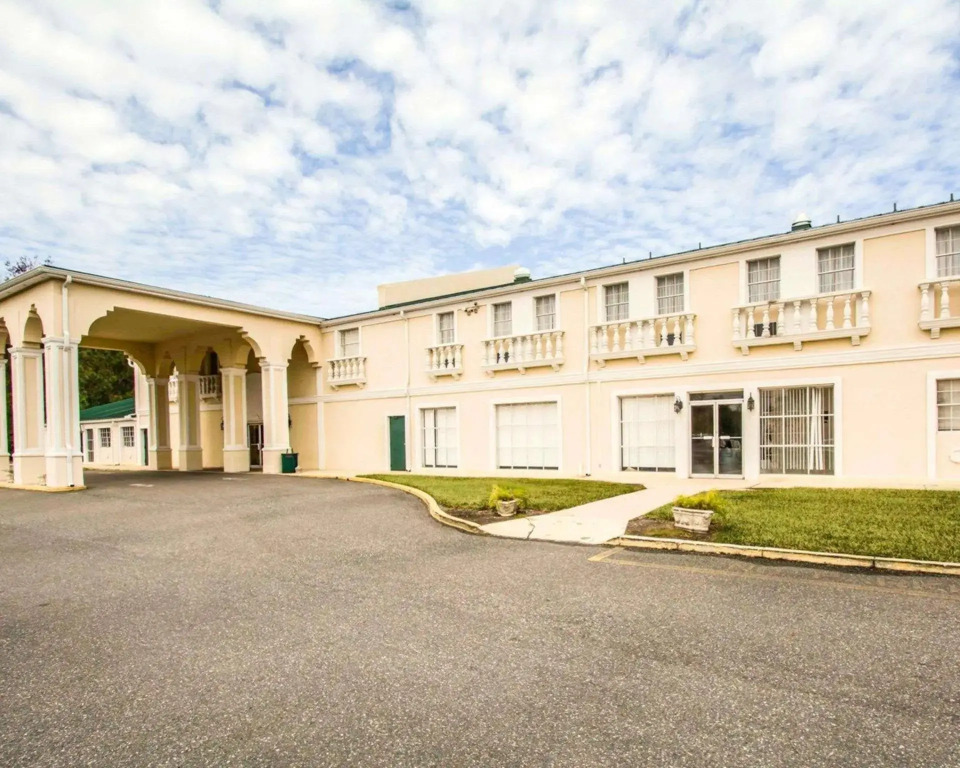 B&B HOTEL Jacksonville Airport - Newly Renovated