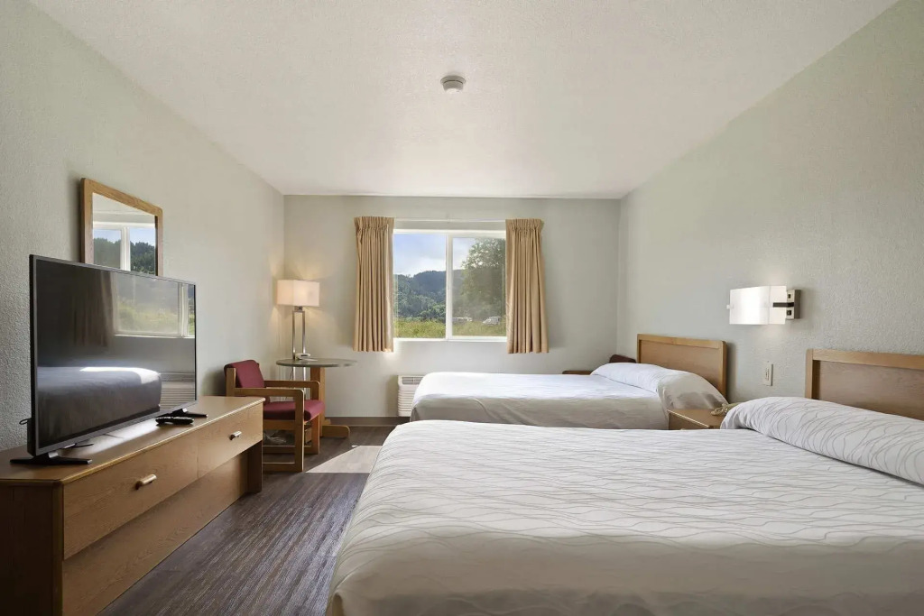 The Garibaldi House Inn & Suites
