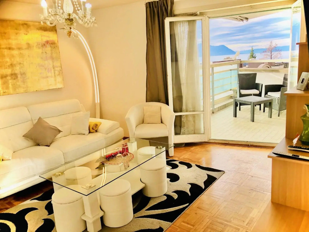 Lake & Mountain View Apartment I 27