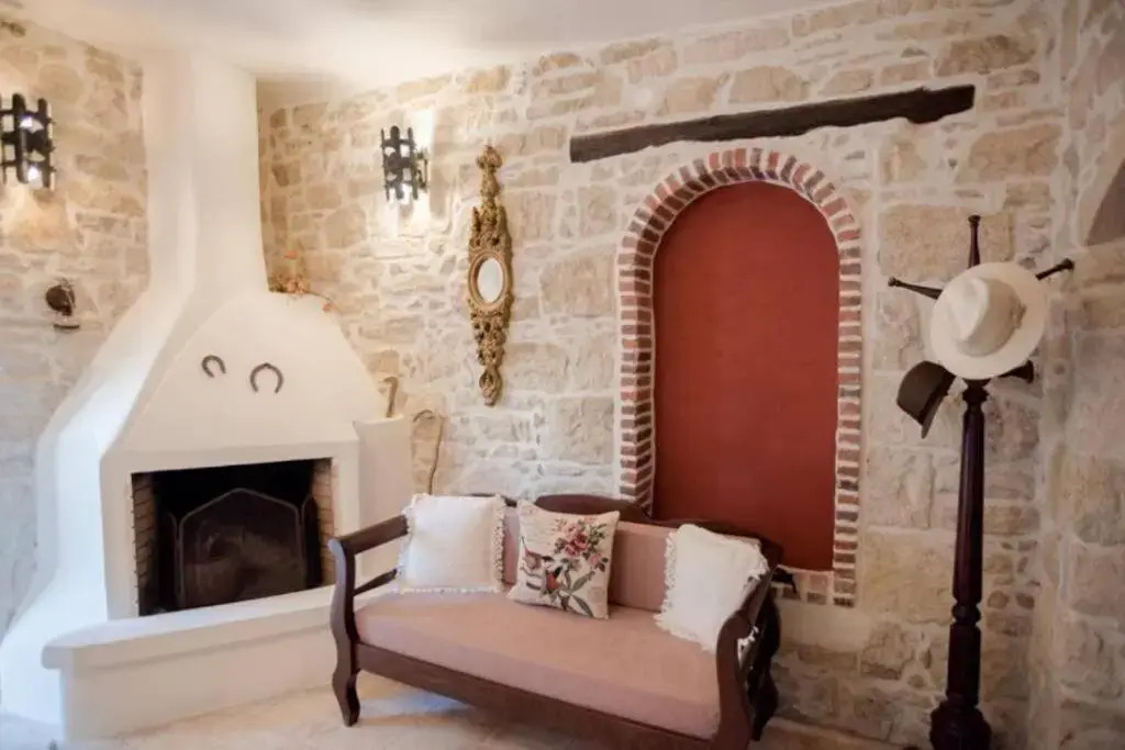 Traditional House 1 with Pool
