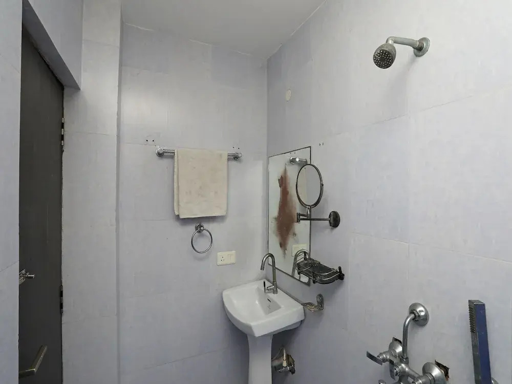 Skylark Hotel by OYO Rooms