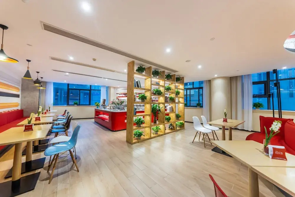Homey Hotel