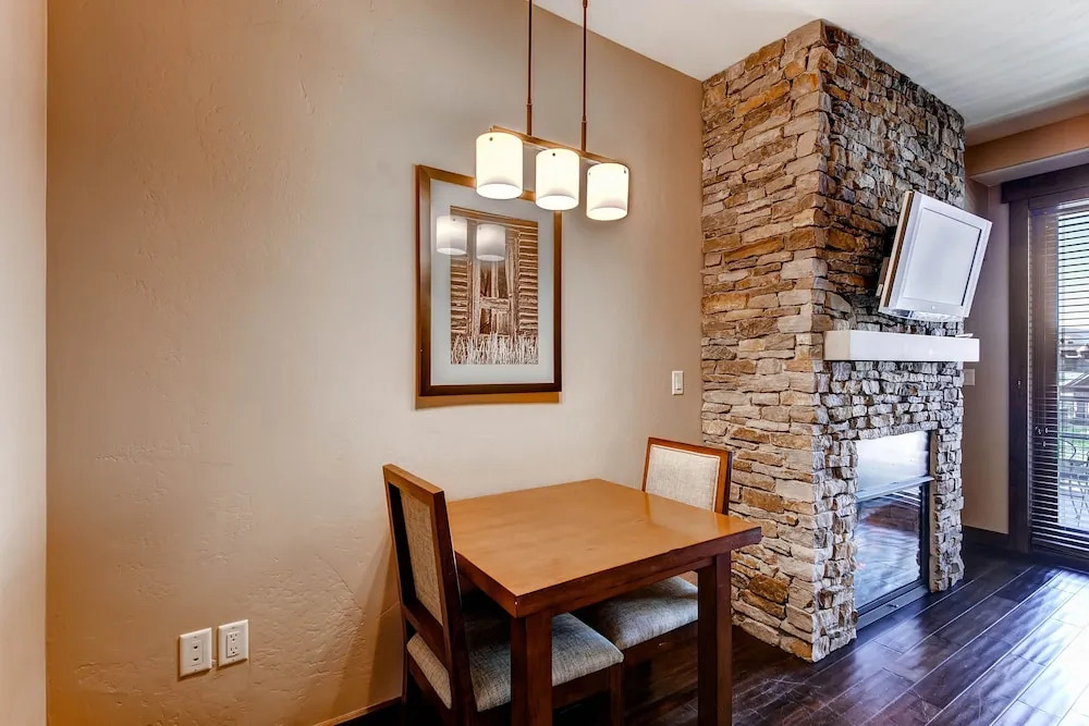 Trailhead Lodge