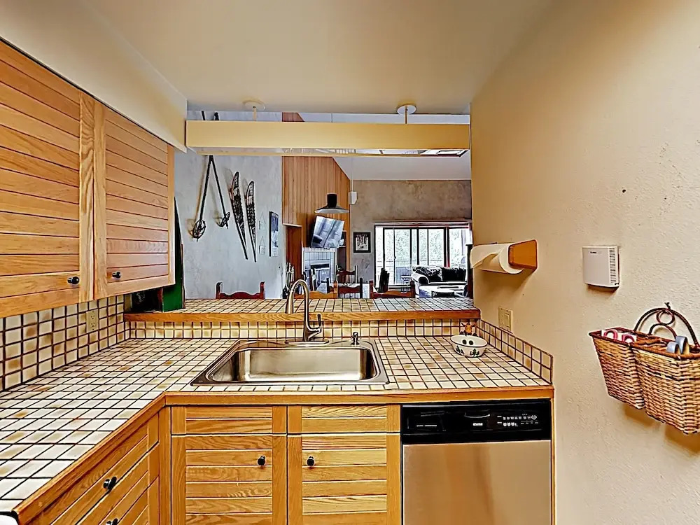 New Listing! Expansive W/ Pool & Hot Tub 3 Bedroom Condo