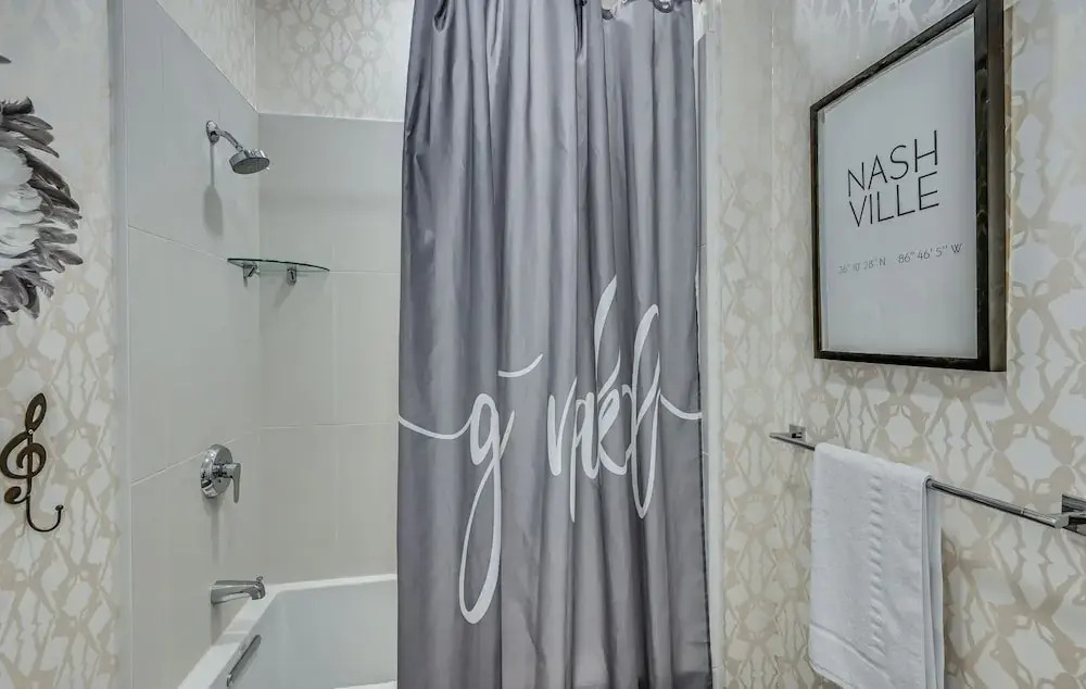 Lllume Ultramodern Community Bonus Room 1 Bedroom Condo