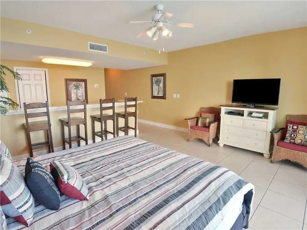 Majestic 1708 West Tower I - Studio Condo