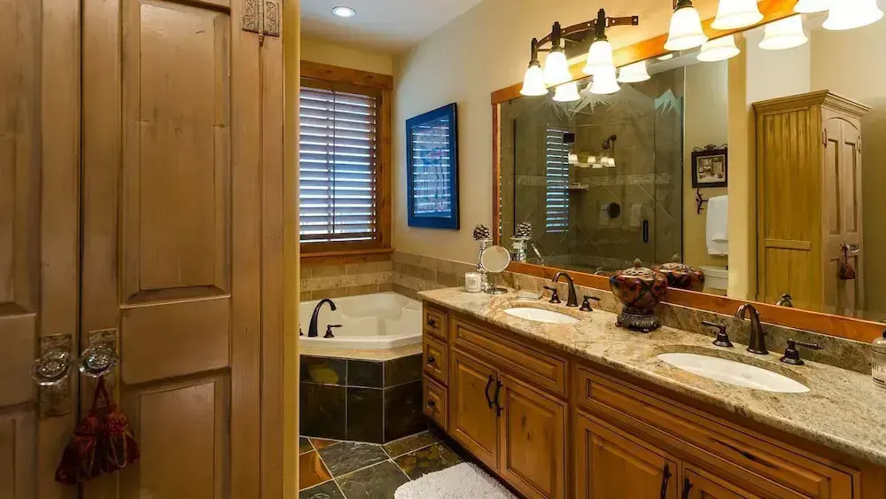 5th Street Penthouse 3 BedroomCondo By Moving Mountains