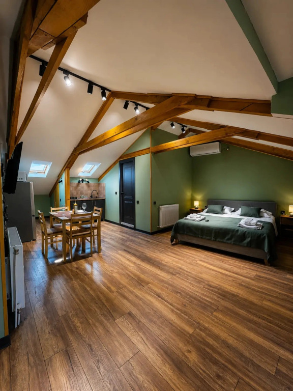 Апартаменты Cozy attic in old Tbilisi yard