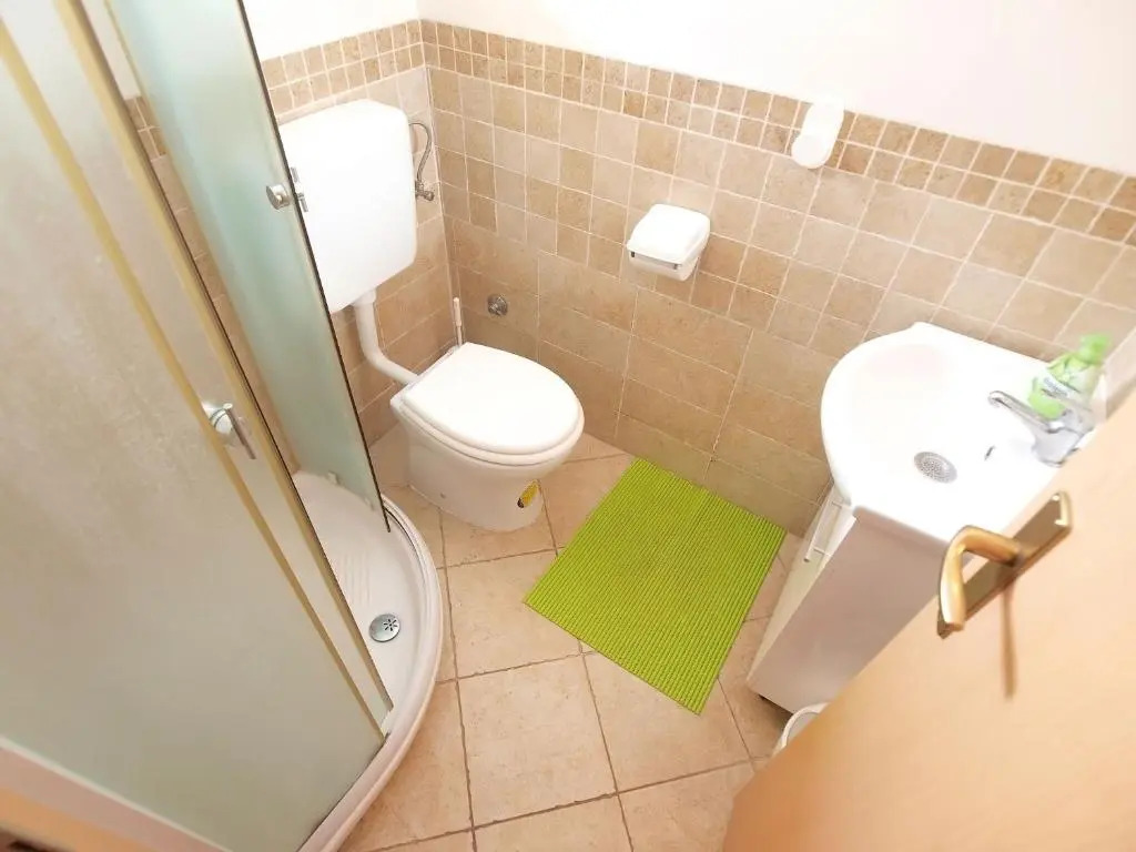 Apartment with 4 Bedrooms 446