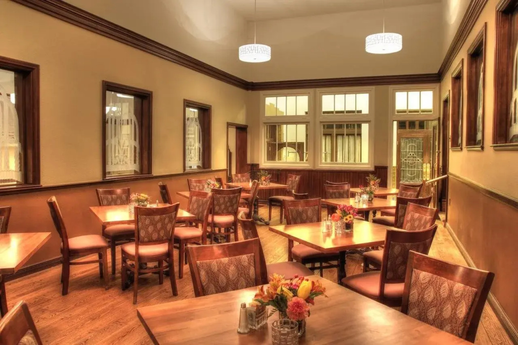 Hassayampa Inn