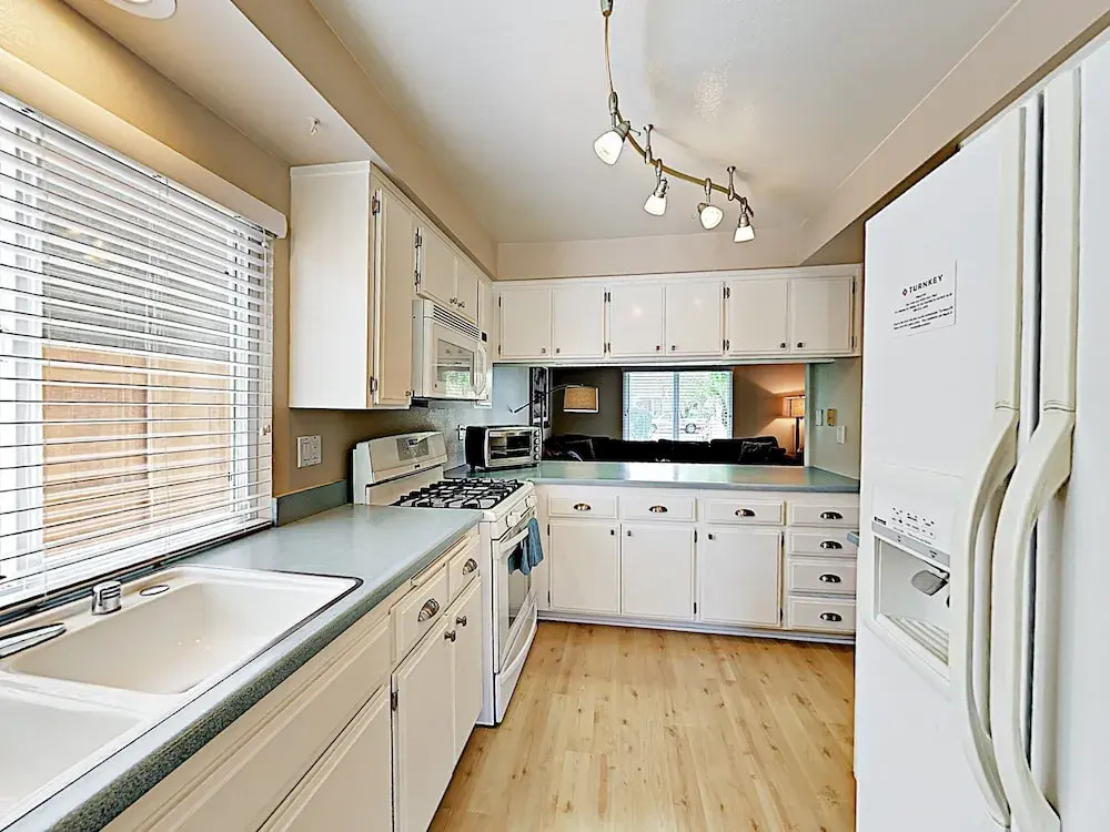 1160 Oxnard - 4 Br Home