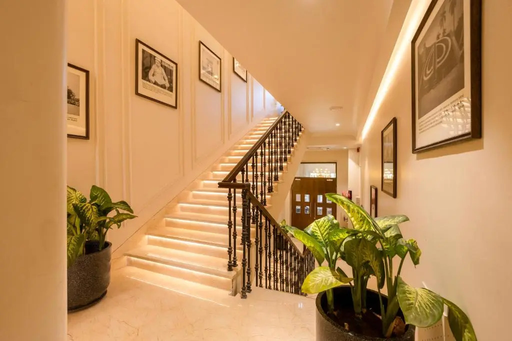 Saltstayz Autograph - Connaught Place