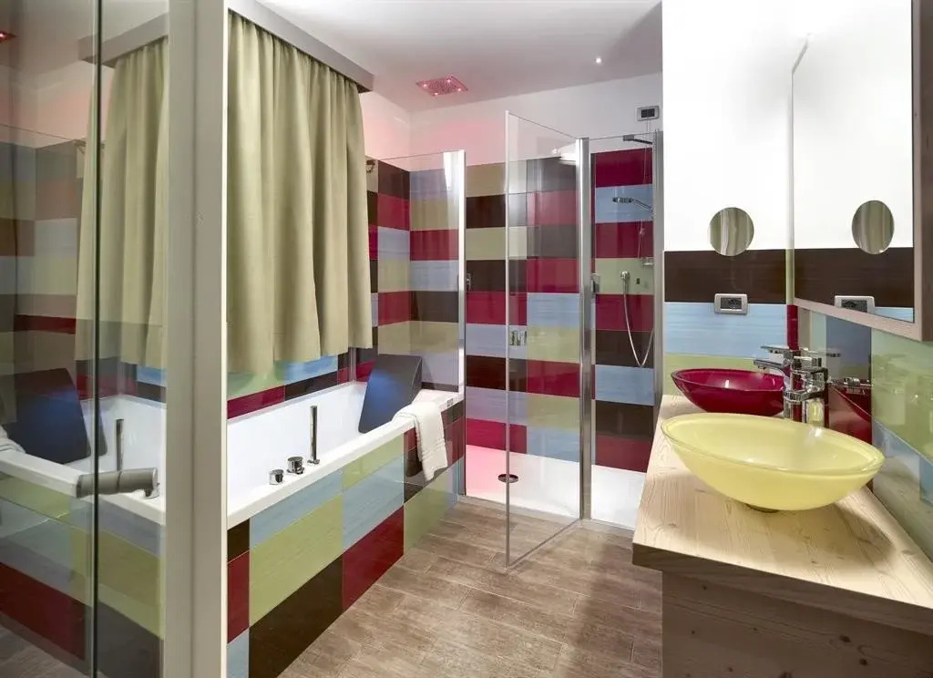 Residence Color Home