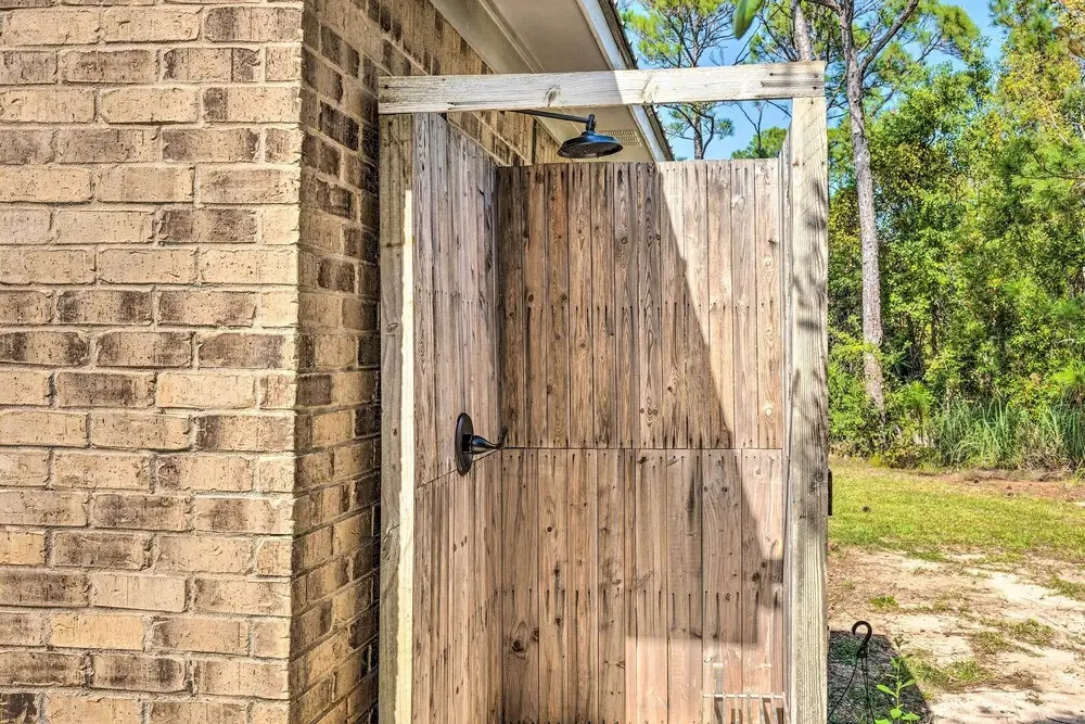 Cute & Cozy Gulf Shores Bungalow: 1/2 Mi to Beach!
