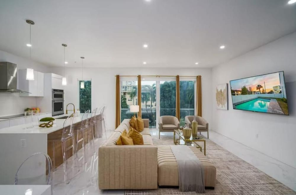 Villa 3 Min Walk to Beach Pool