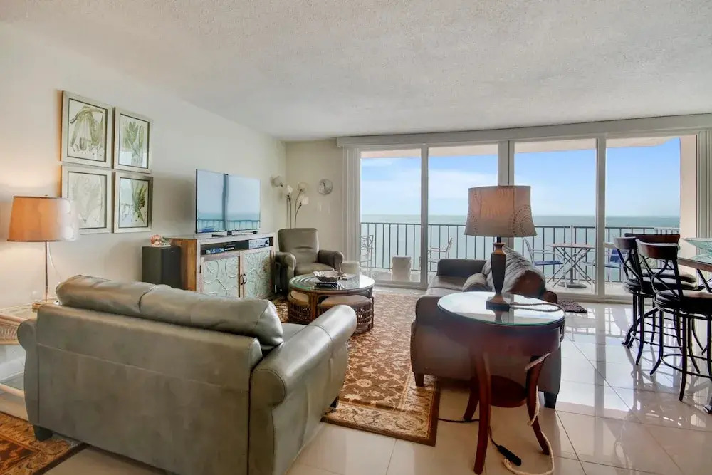 Trillium 5C Beach Front/private Balcony With Amazing Views/pool!