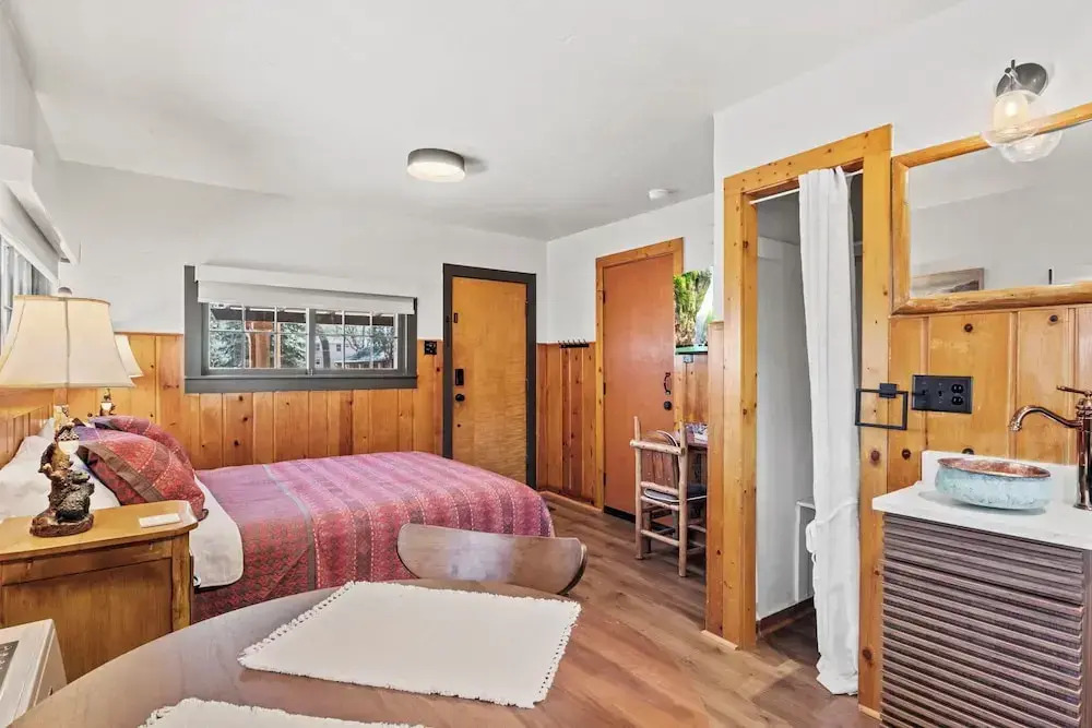 Timber Lodge Cabin 02