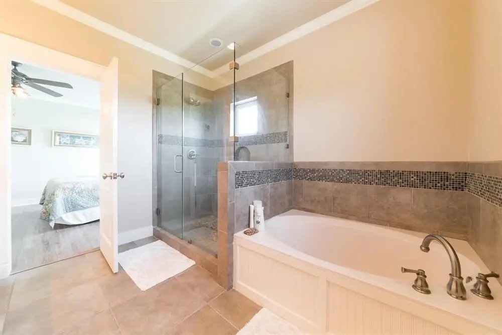 Bienvenu To The Beach 3 Bedroom Home by RedAwning