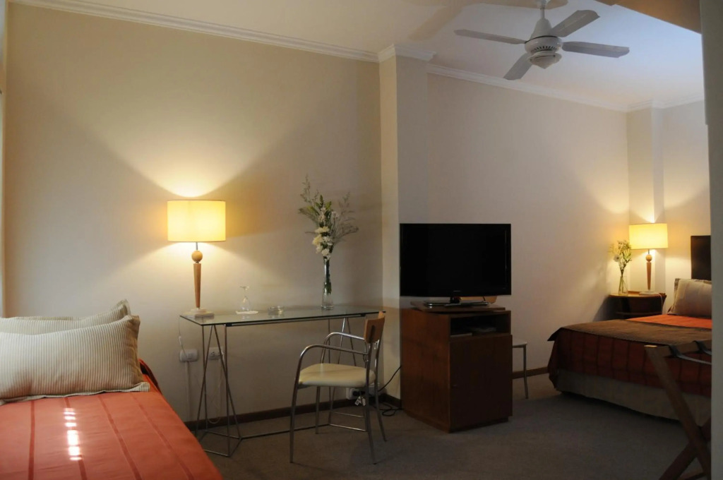 Parra Hotel & Suites