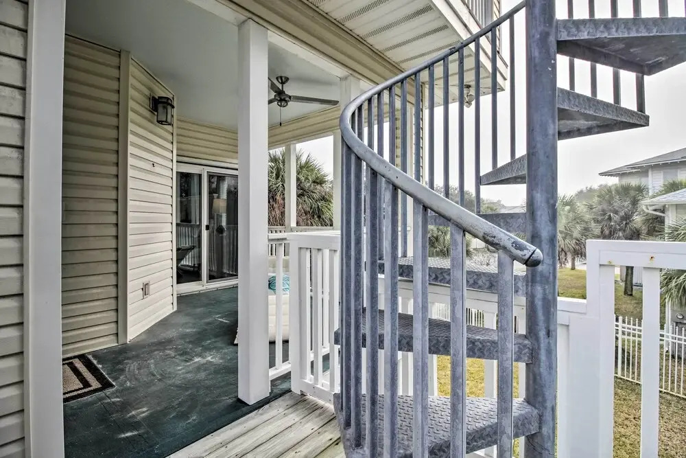 Tybee Island Home w/ Rooftop & Ocean Views!