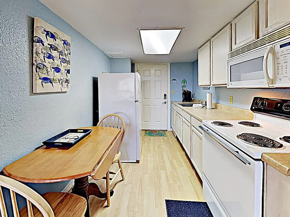121 Sea Breeze Smooth Sailing - One Bedroom Condo