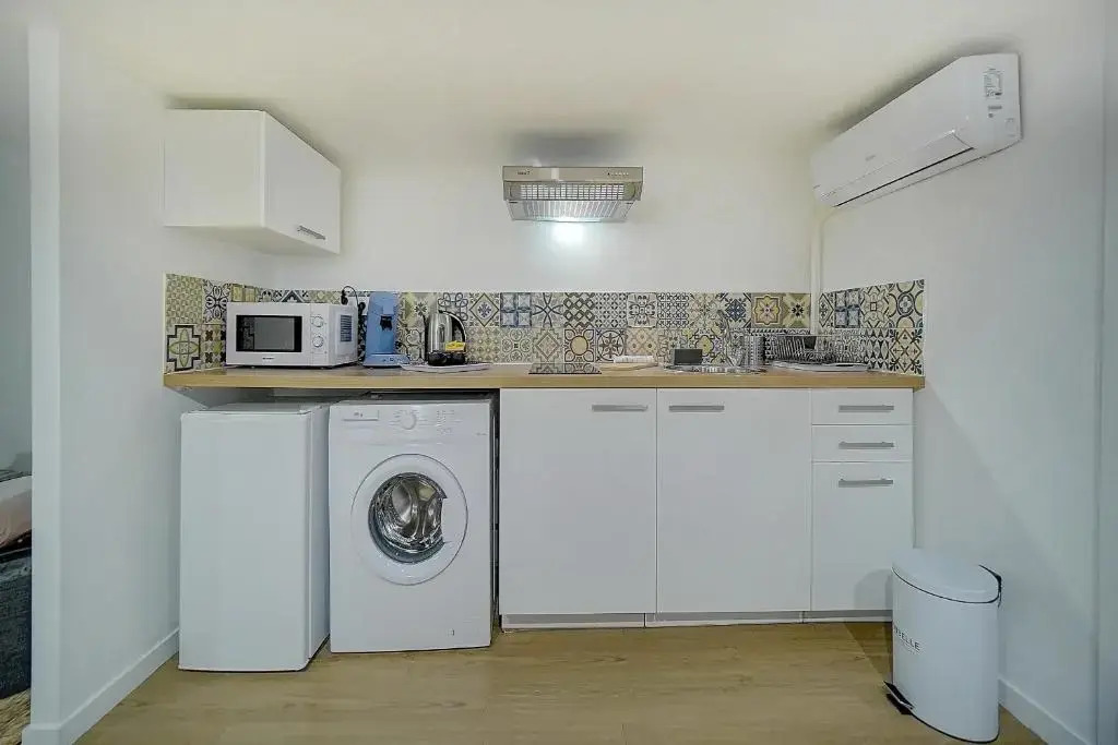 #31 Comfy place in the Old Town Balcony & AC 2Min to Beach