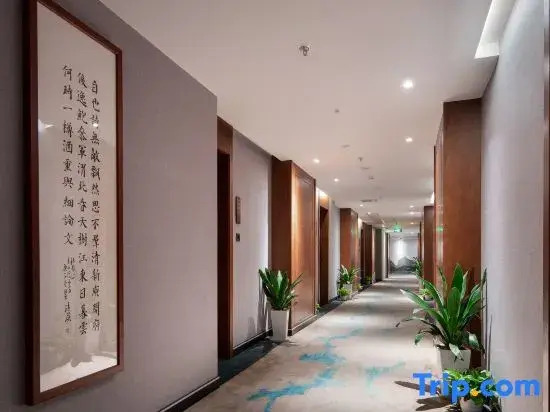 Zhijiang Kelly Hotel