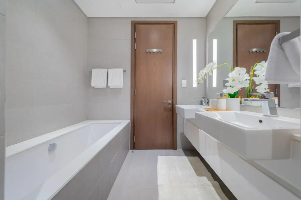 DXB - The Atria Residences - 2007 - DT
