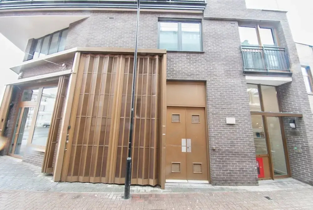Quiet, Spacious 1BR Hackney Central Flat for 3