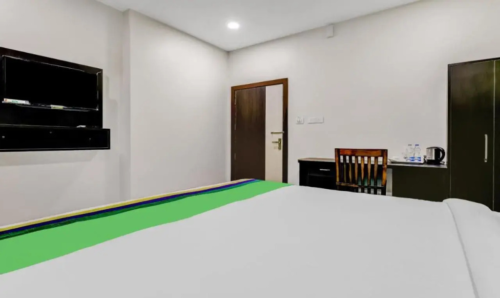 Capital O 9671 Hotel Rudraksh Inn