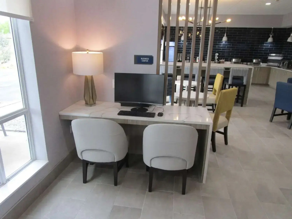 Holiday Inn Express & Suites Oklahoma City Northwest by IHG