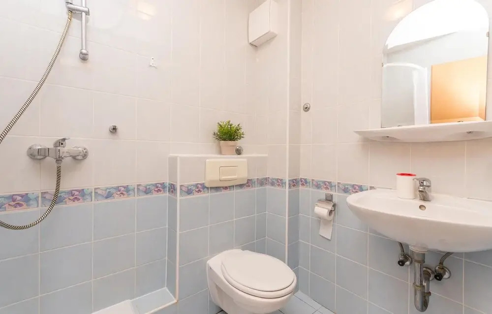 Stunning Apartment in Sveti Filip i Jakov With 2 Bedrooms and Wifi
